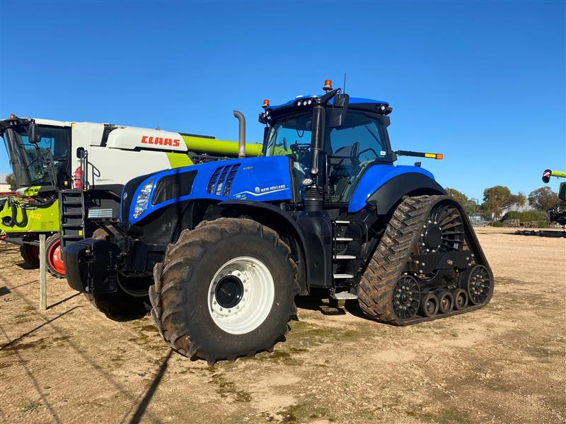 New Holland T8.410 SmartTrax Tracked