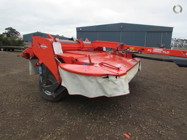 Photo 2. Kuhn FC3560TLD mower conditioner