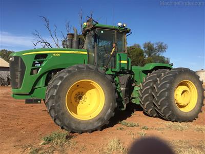 JOHN DEERE 9330 tractor