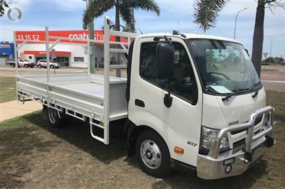 Hino 300 Series tray truck