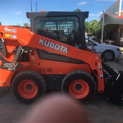 KUBOTA SSV65 loader