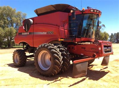 CASE IH 8120 combine harvester