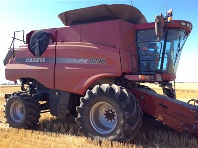 CASE IH 8230 combine harvester