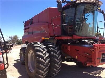 CASE IH 8240 combine harvester
