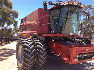 CASE IH 8240 combine harvester