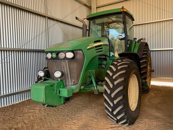 John Deere 7720 tractor