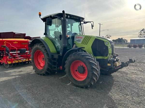 Photo 1. Claas Arion 530 tractor