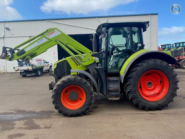 Photo 1. Claas Arion 530 tractor