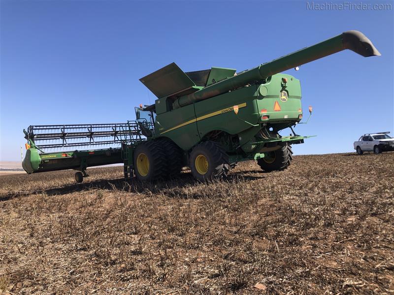 Photo 1. John Deere S680 combine harvester