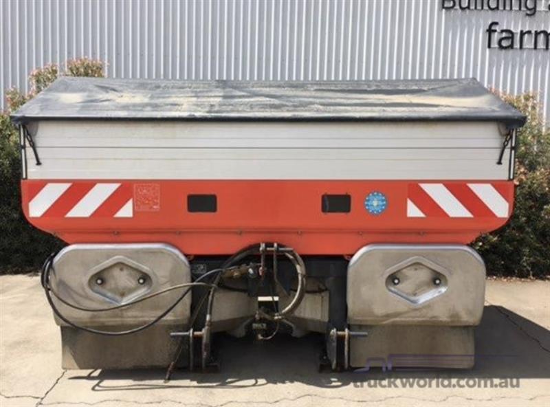 Kubota DSX-W-ISO Spreader