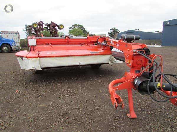 Photo 3. Kuhn FC3560TLD mower conditioner