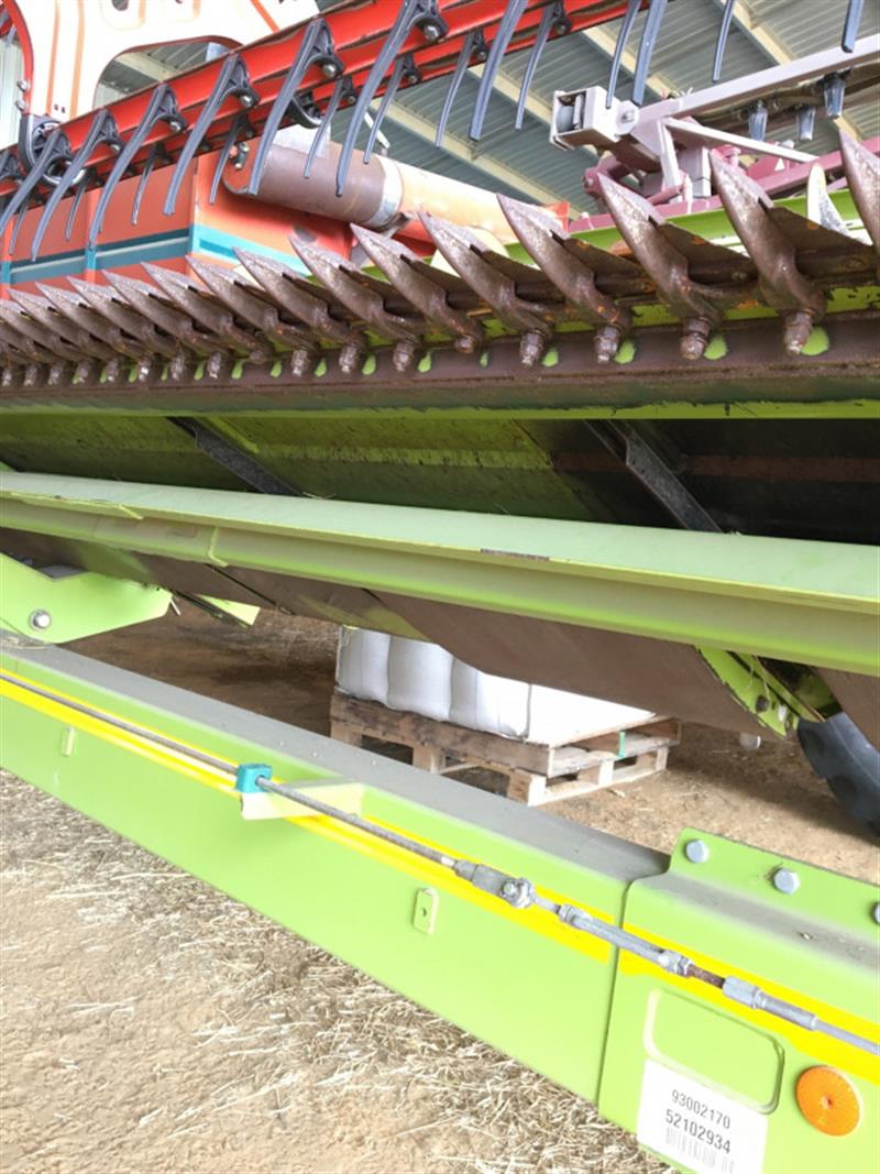 Photo 2. Claas 1350 Header Front