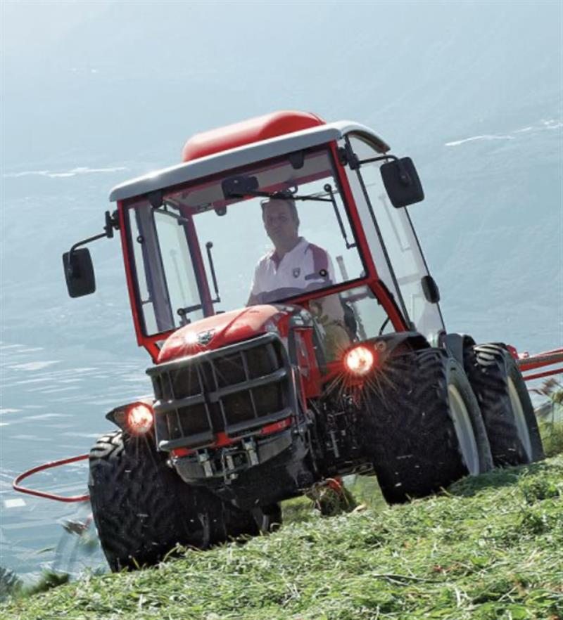 Photo 2. Antonio Carraro TTR ERGIT R tractor