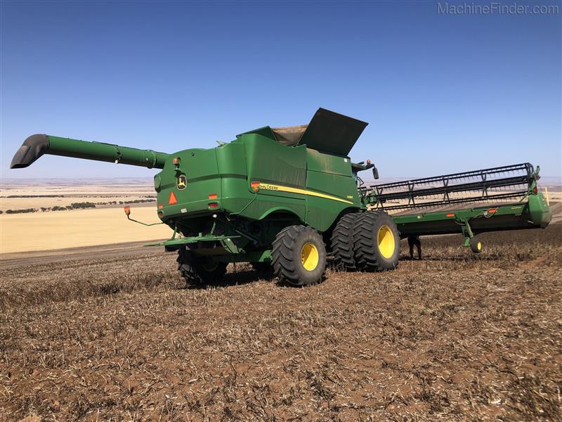 Photo 2. John Deere S680 combine harvester