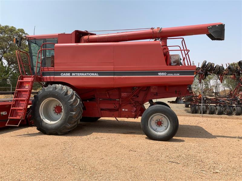 Case Ih 1660 Axial Flow Combine And 1010 Front Harvesters Case Ih Sa Power Farming 9112