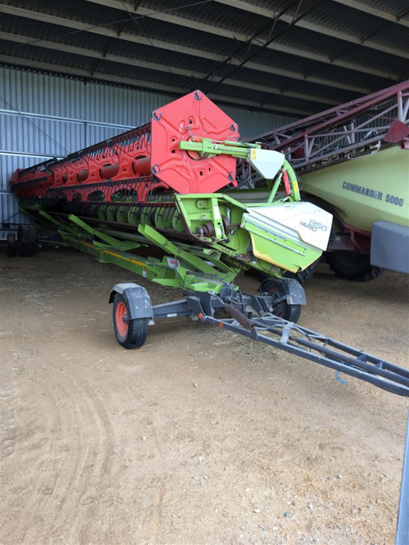 Photo 5. Claas 1350 Header Front