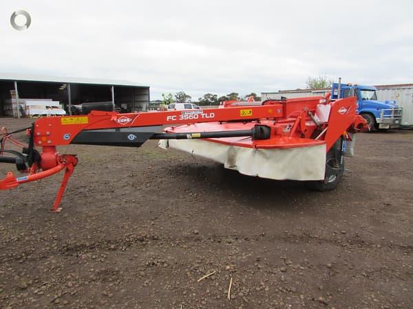 Photo 5. Kuhn FC3560TLD mower conditioner