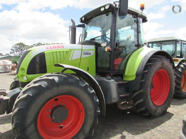 Photo 2. Claas Arion 640 tractor
