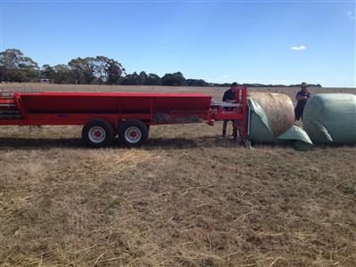 Champion round bale feeder