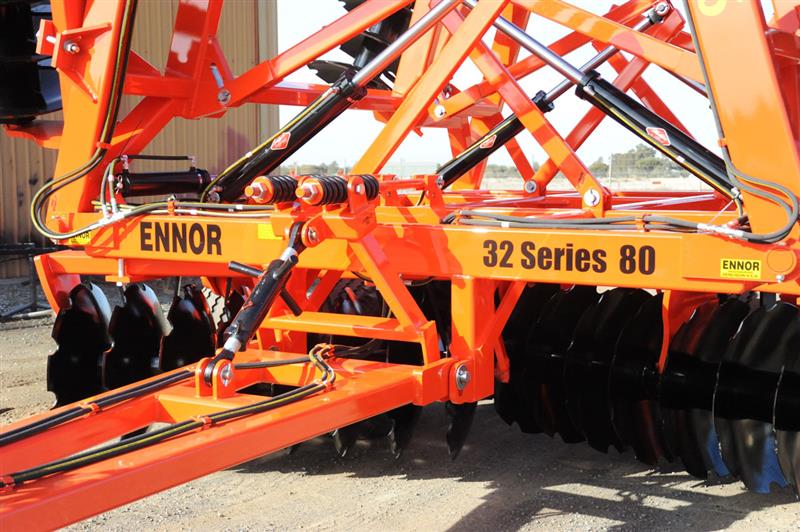 Photo 3. ENNOR 32 series, 12.7 or 32 Contractor Swing Fold