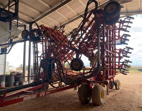 Photo 1. Bourgault 5710 II Air Drill
