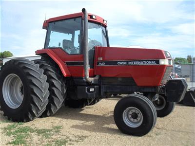 International 7120 Tractor