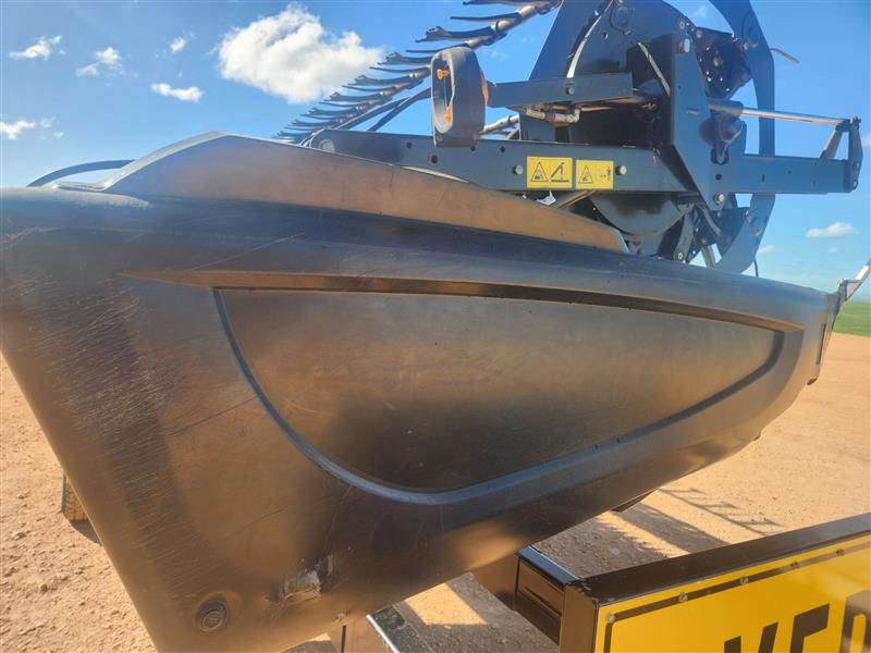 Photo 3. MacDon D65 Draper Front 40ft