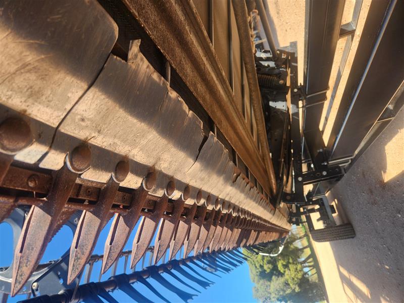 Photo 5. MacDon D65 Draper Front 40ft