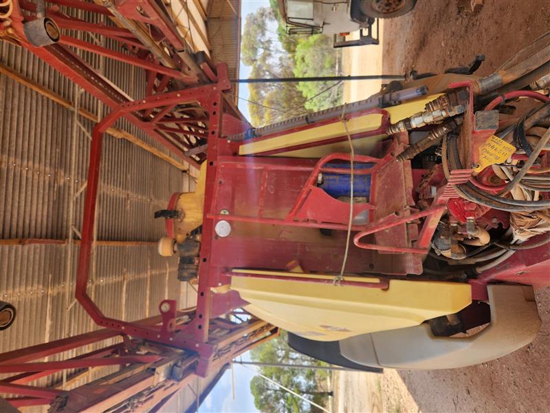 Photo 5. Hardi 8536 Commander Boomspray