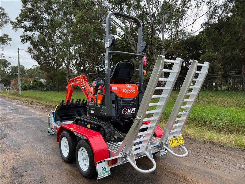 Photo 4. Kubota K008 mini tight access excavator