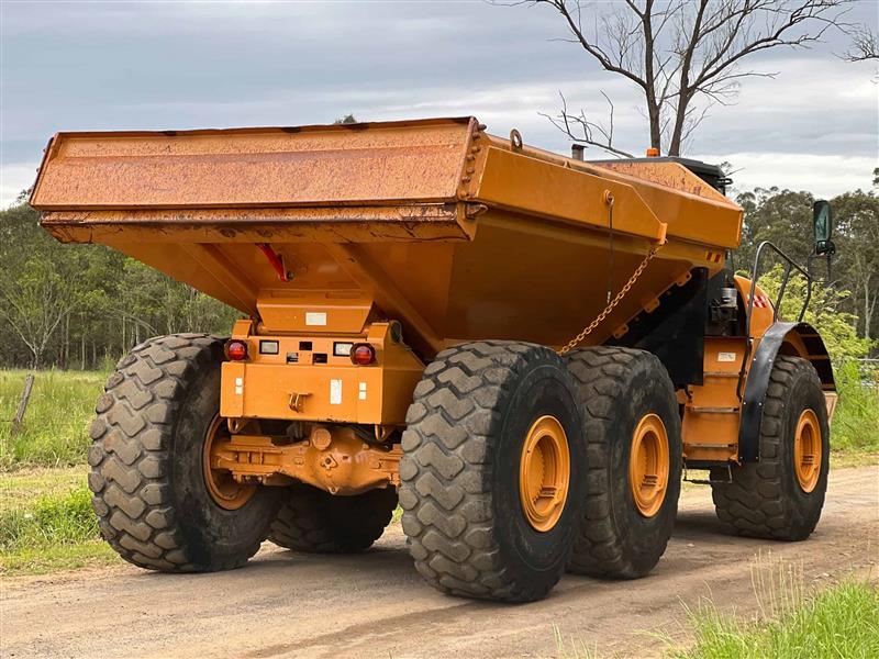 Photo 5. Case 340B 36T articulated all terrain carrier dumper truck