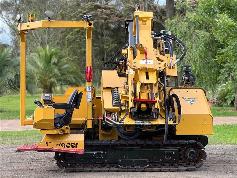 Photo 2. Vermeer PD10 tracked post rammer