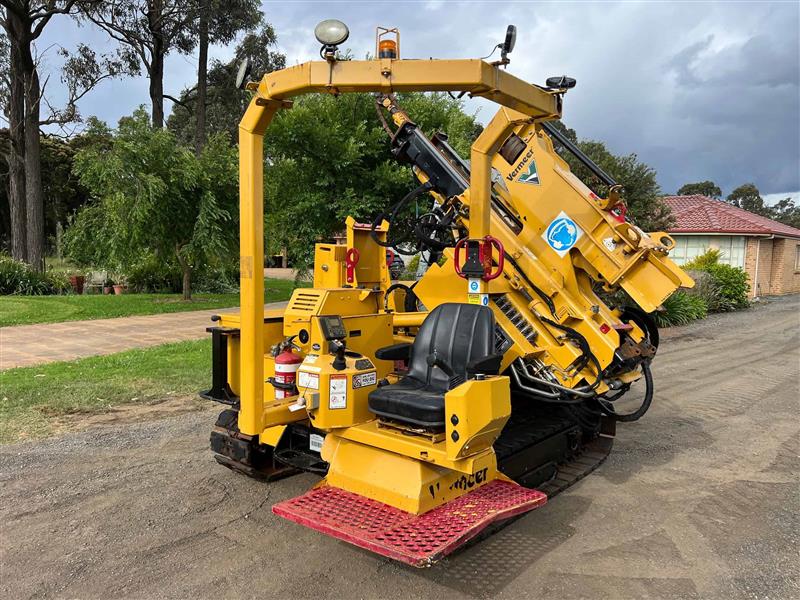 Photo 4. Vermeer PD10 tracked post rammer