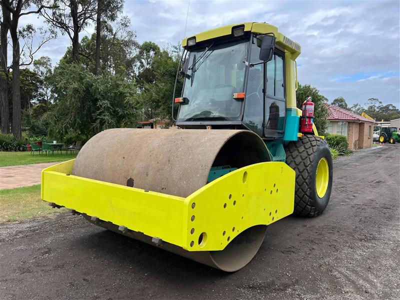 Photo 4. Ammann ASC110 12.86T smooth pad foot roller