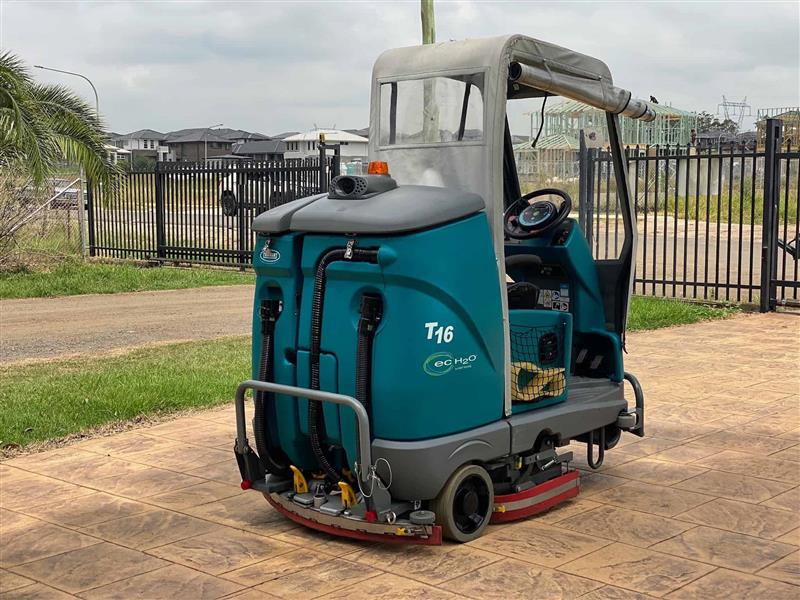 Photo 2. Tennant T16 H2O eco electrid ride on scrubber vaccum