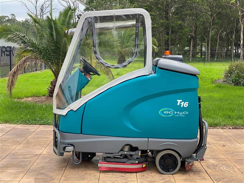 Photo 3. Tennant T16 H2O eco electrid ride on scrubber vaccum
