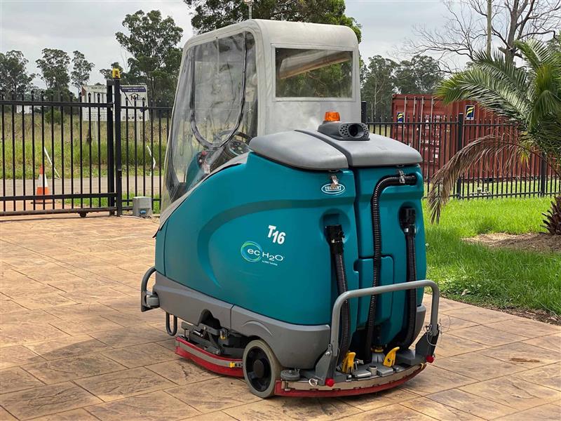 Photo 5. Tennant T16 H2O eco electrid ride on scrubber vaccum