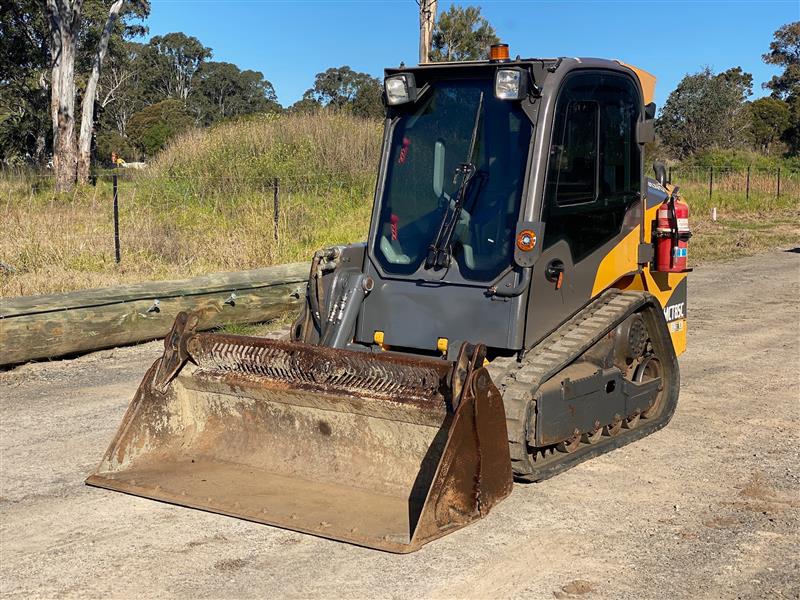Photo 5. Volvo MCT85C positrack tracked skid steer loader