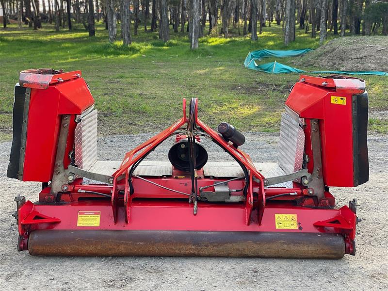 Photo 3. Howard Trimax Stealth S3 11ft/3.4m slasher