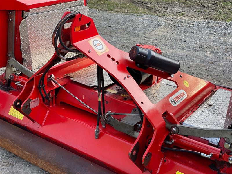 Photo 4. Howard Trimax Stealth S3 11ft/3.4m slasher