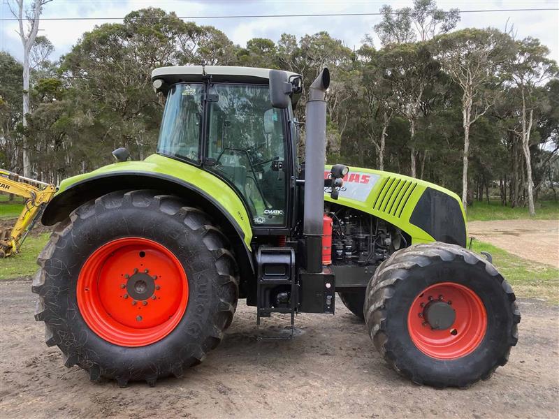 Photo 3. Claas Axion 840 4wd tractor
