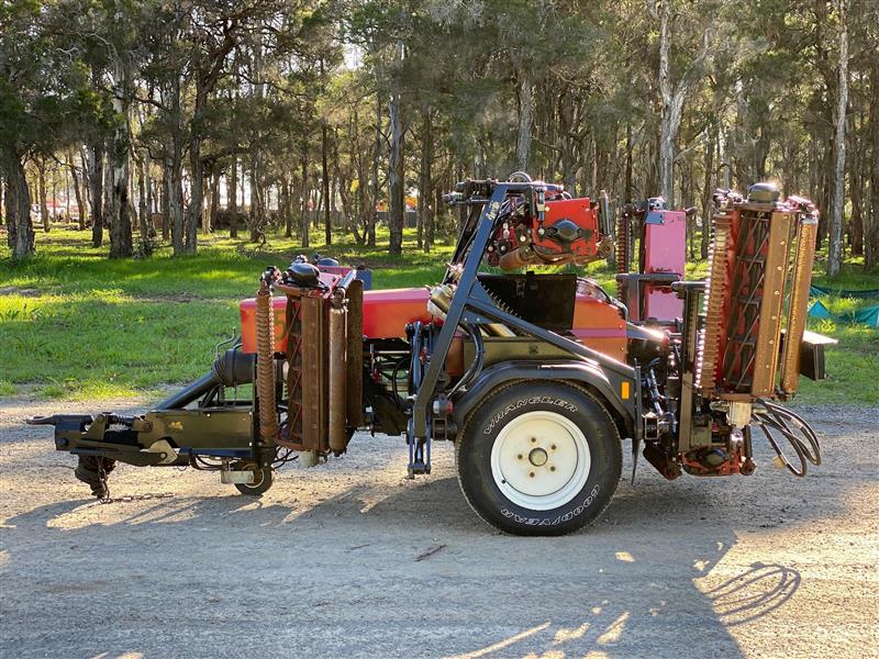 Photo 2. Toro TM7490 reelmaster 7 gang fairway green reel cylinder mower