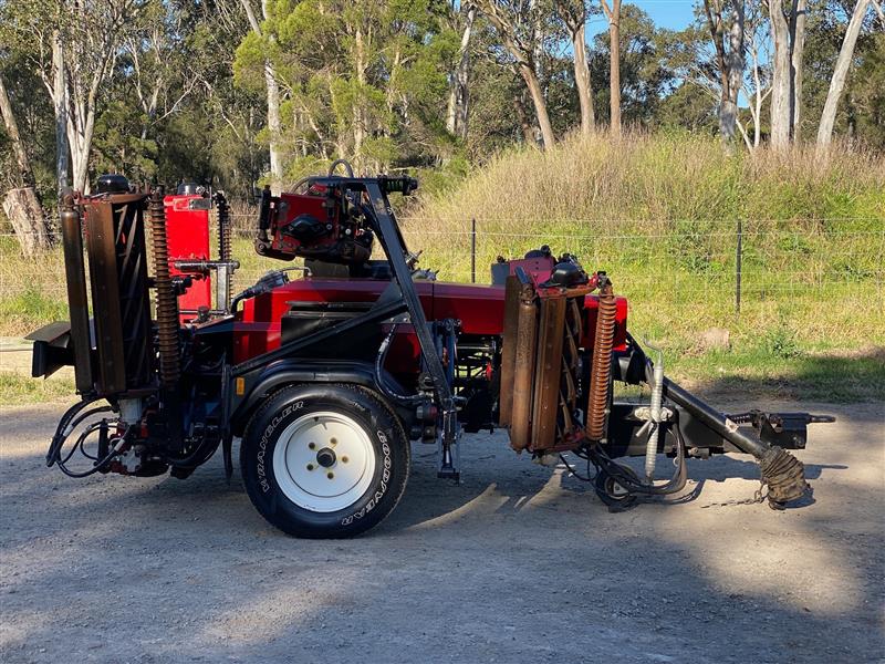Photo 4. Toro TM7490 reelmaster 7 gang fairway green reel cylinder mower
