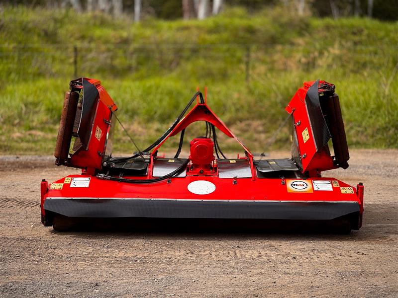 Photo 3. Howard Trimax Stealth S2 11ft/3.4M slasher