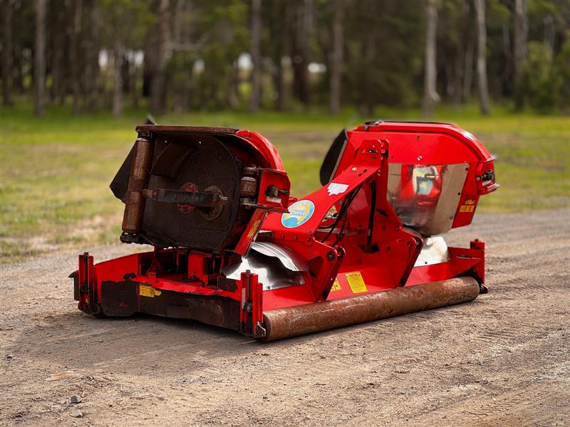 Photo 4. Howard Trimax Stealth S2 11ft/3.4M slasher