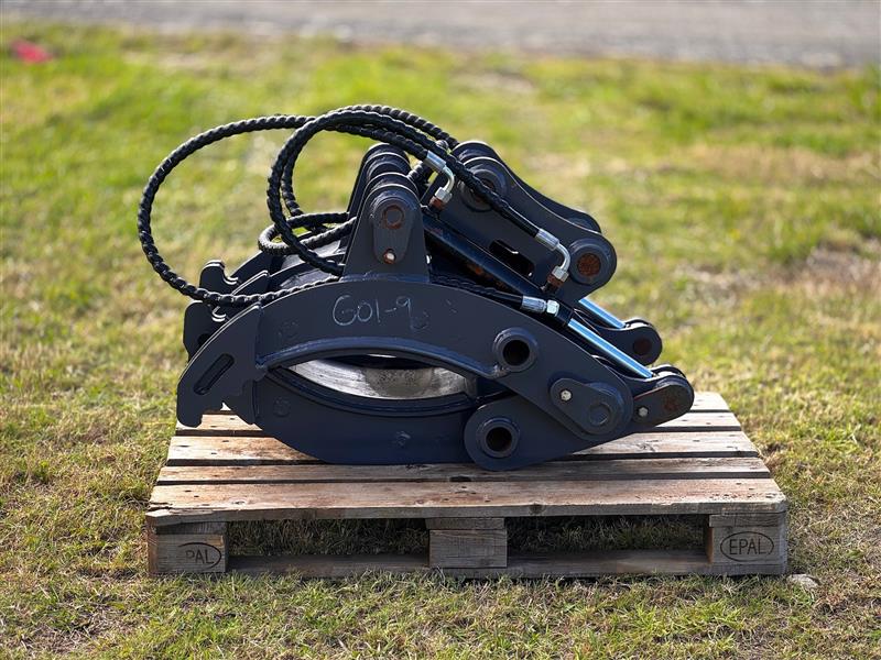 Photo 3. Warrior Wghu5-650 Dydraulic grab grapple attachment