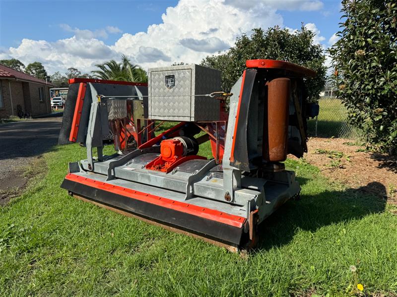 Photo 5. Howard Condor RLM 350 slasher