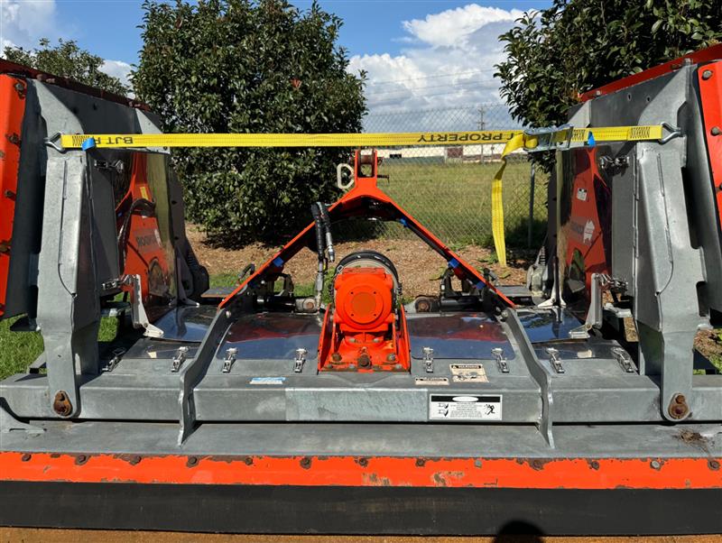 Photo 2. Howard Condor RLM 350 slasher
