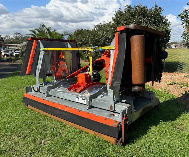 Photo 3. Howard Condor RLM 350 slasher