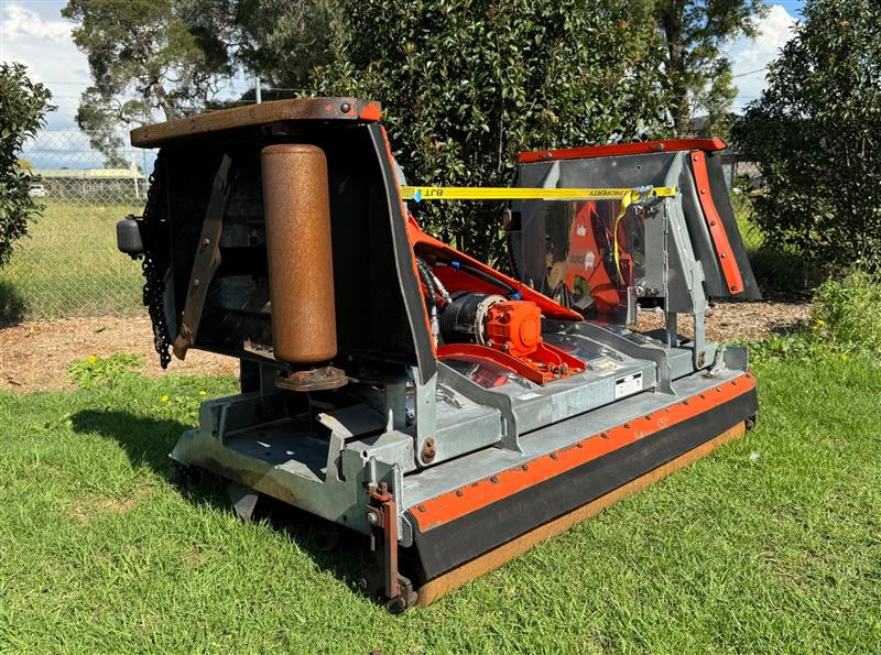 Photo 5. Howard Condor RLM 350 slasher